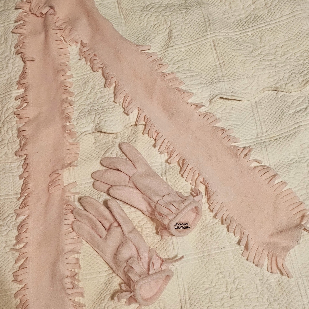 Elegant Pink Fringed Scarf and Gloves Set